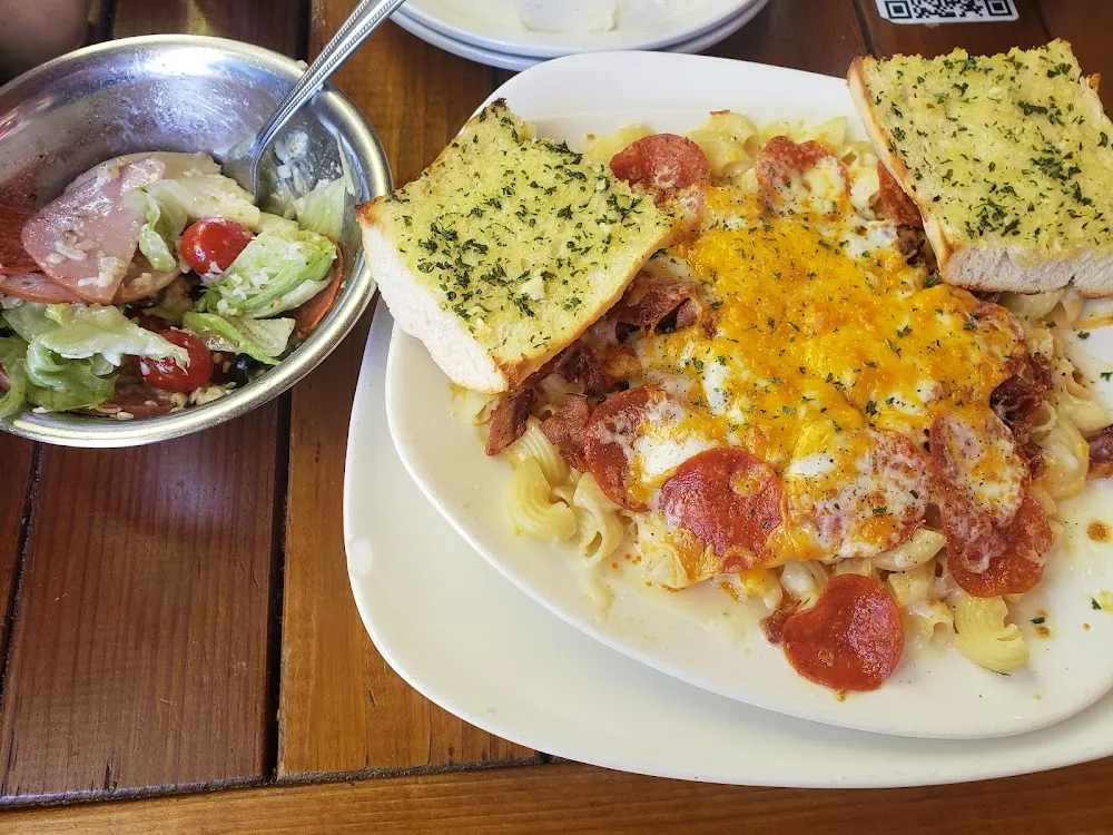 Mac N Cheese with Pepperoni & Bacon Added